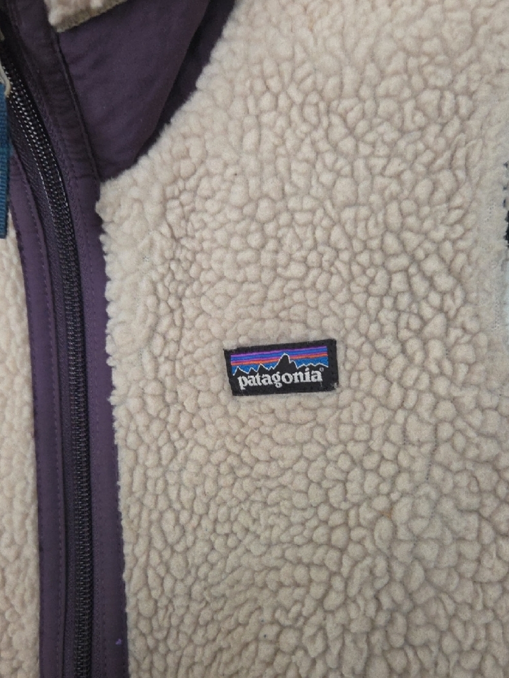Patagonia Kids Cream Sherpa Vest with Purple Pockets - Picture 3 of 6
